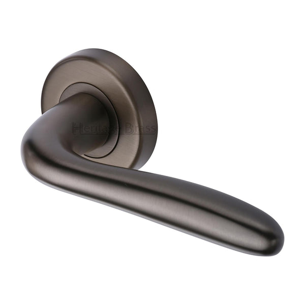 Columbus Door Handle on Round Rose