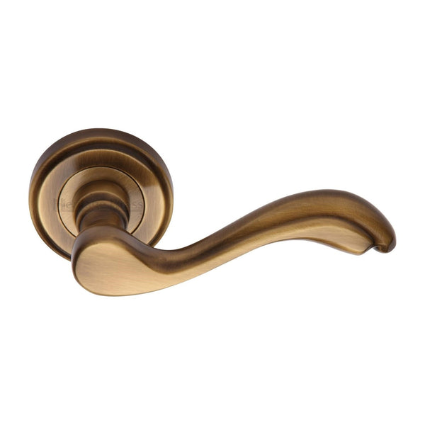 Lisboa Door Handle on Round Rose