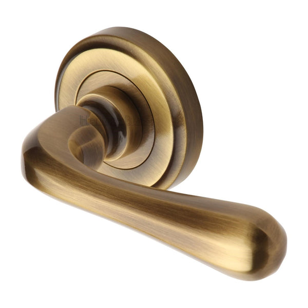 Charlbury Door Handle on Round Rose