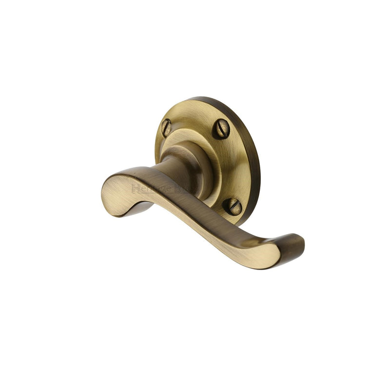 Bedford Door Handle on Round Rose